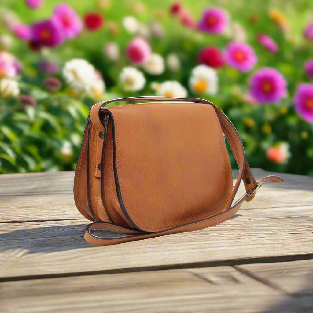 Women's Shoulder Bag in Full Grain Calfskin | Travel & Everyday Use
