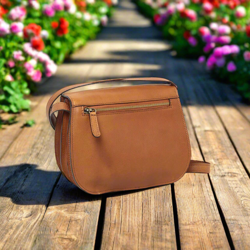 Women's Shoulder Bag in Full Grain Calfskin | Travel & Everyday Use