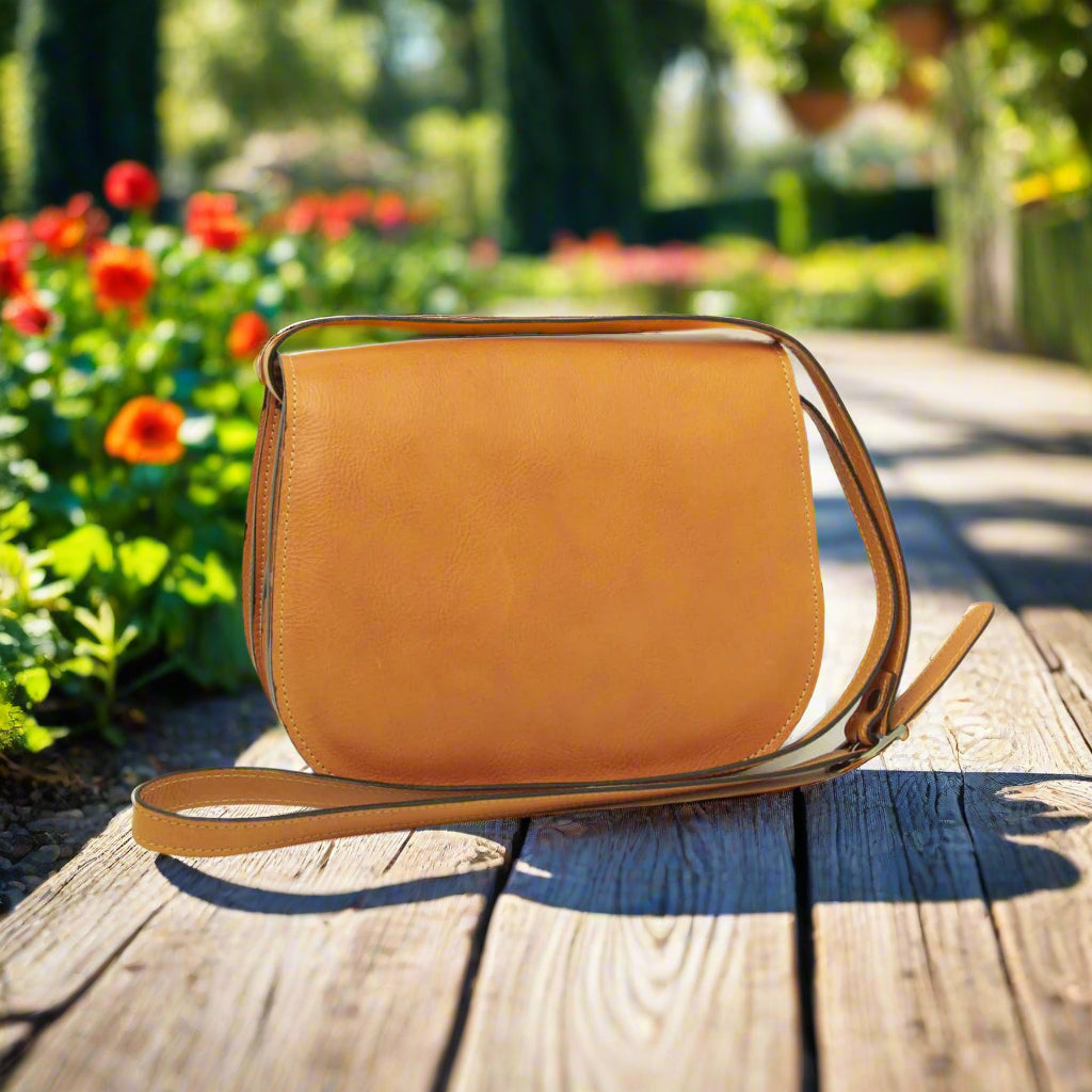 Women's Shoulder Bag in Full Grain Calfskin | Travel & Everyday Use