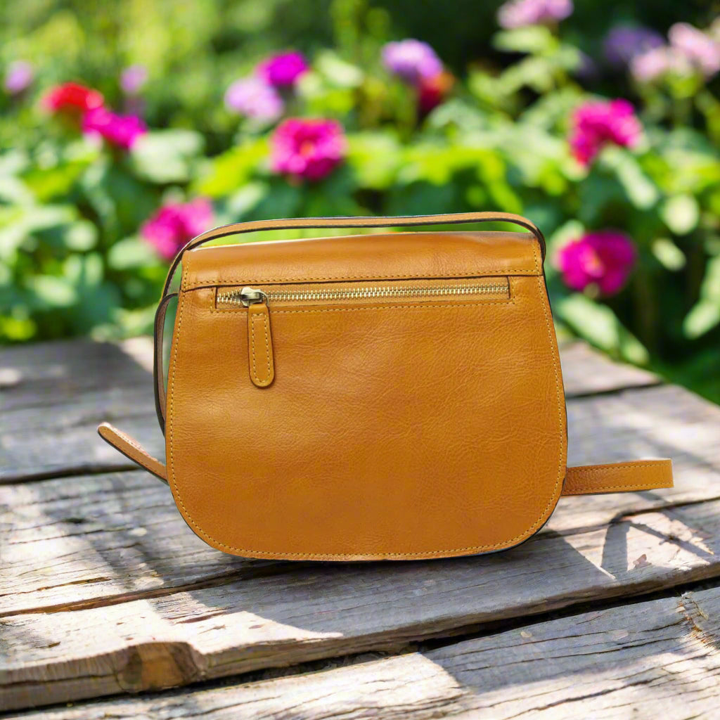 Women's Shoulder Bag in Full Grain Calfskin | Travel & Everyday Use