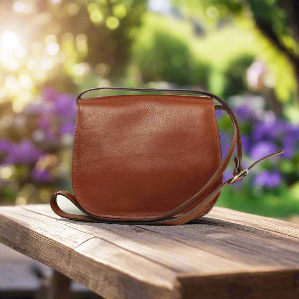 Women's Shoulder Bag in Full Grain Calfskin | Travel & Everyday Use