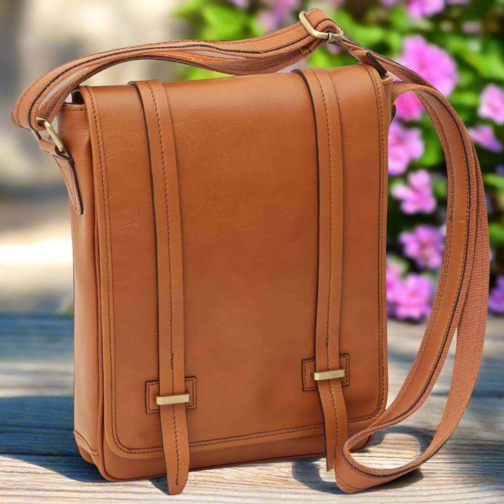 Medium Leather Bag with Double Magnetic Closure | Everyday Use & Travel