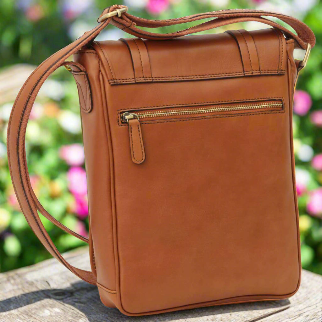 Medium Leather Bag with Double Magnetic Closure | Everyday Use & Travel