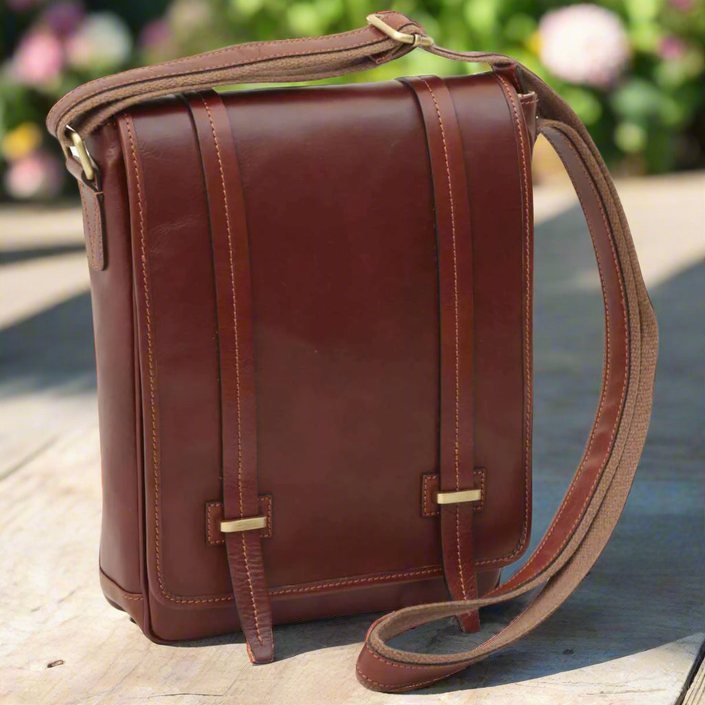 Medium Leather Bag with Double Magnetic Closure | Everyday Use & Travel