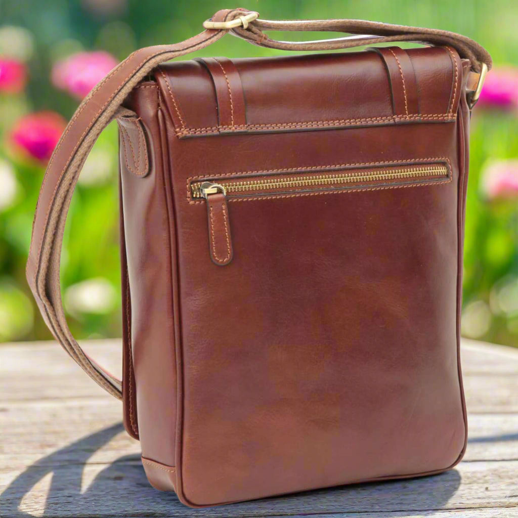 Medium Leather Bag with Double Magnetic Closure | Everyday Use & Travel