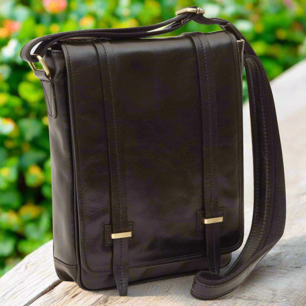 Medium Leather Bag with Double Magnetic Closure | Everyday Use & Travel