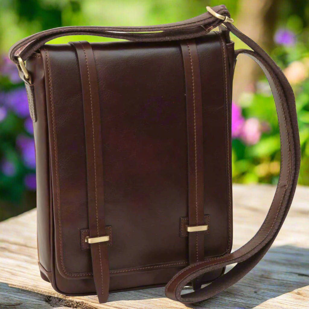 Medium Leather Bag with Double Magnetic Closure | Everyday Use & Travel