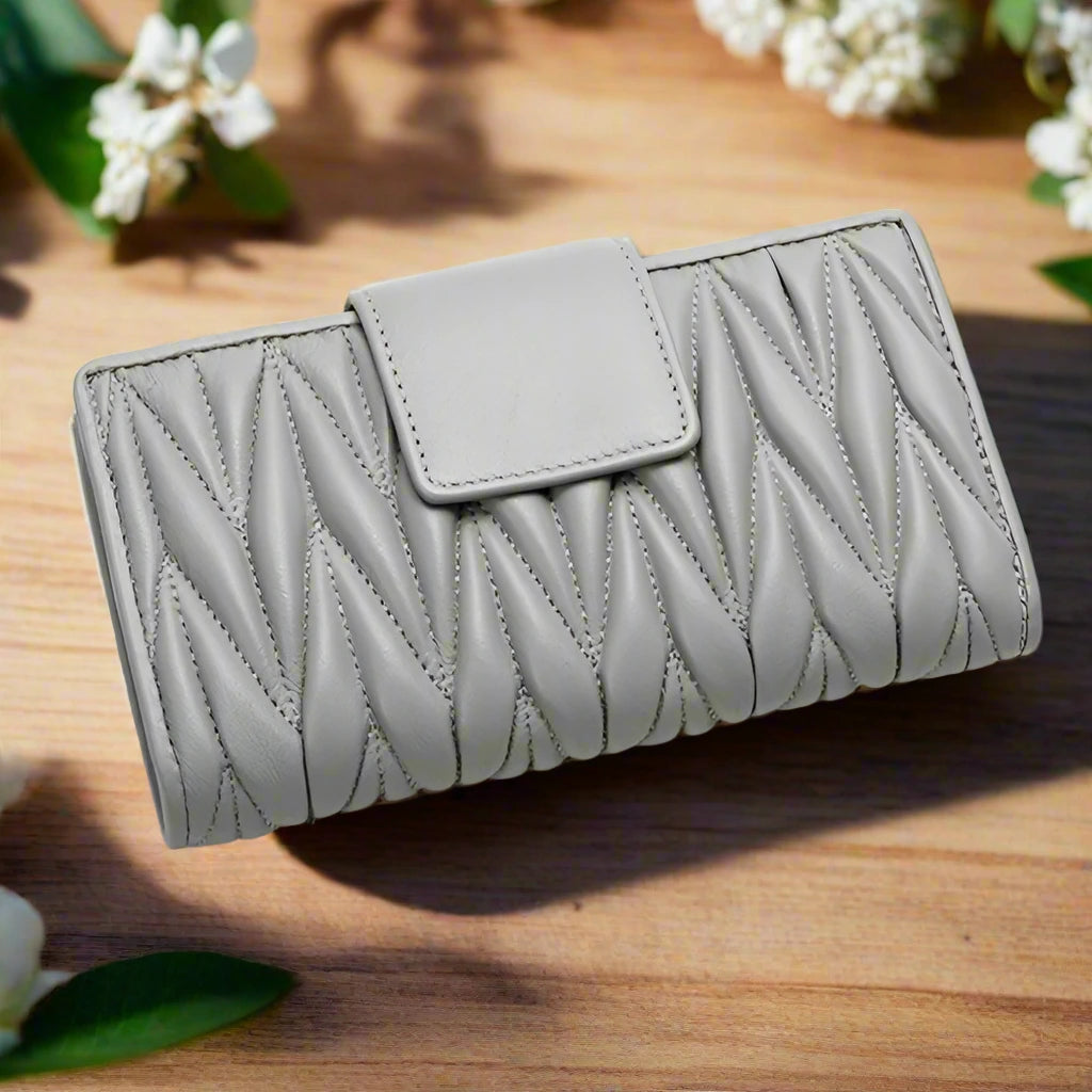 Women’s Wrinkled Leather Wallet | Travel & Everyday Use