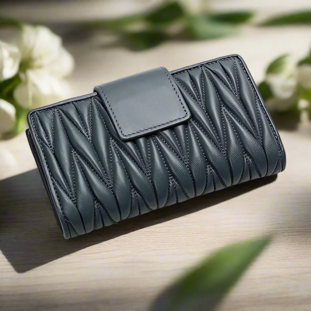 Women’s Wrinkled Leather Wallet | Travel & Everyday Use