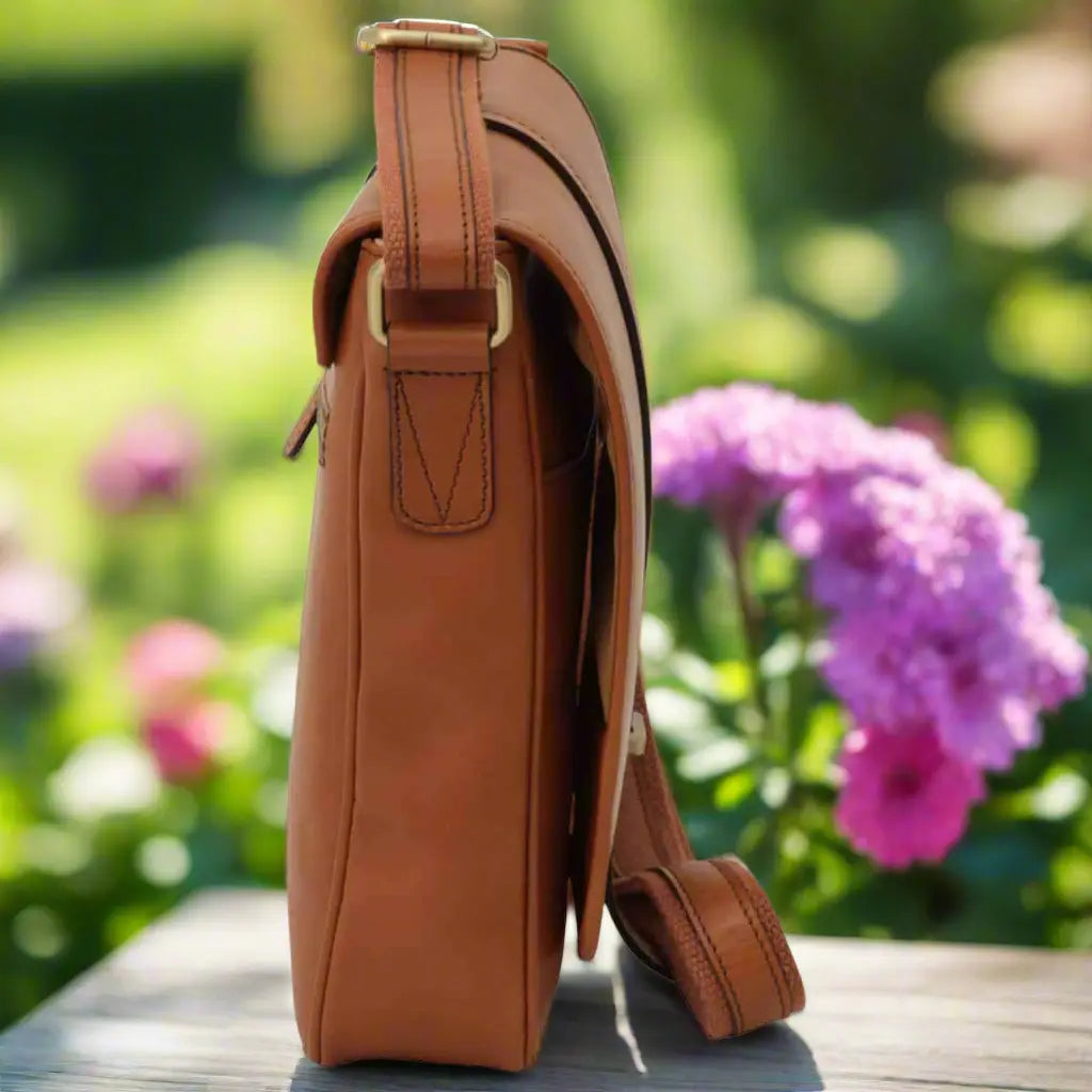 Small Leather Bag with Magnetic Closure | Travel & Casual