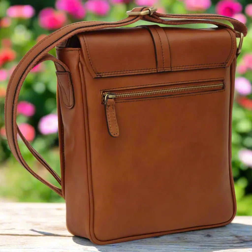 Small Leather Bag with Magnetic Closure | Travel & Casual