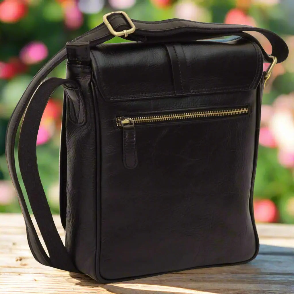 Small Leather Bag with Magnetic Closure | Travel & Casual