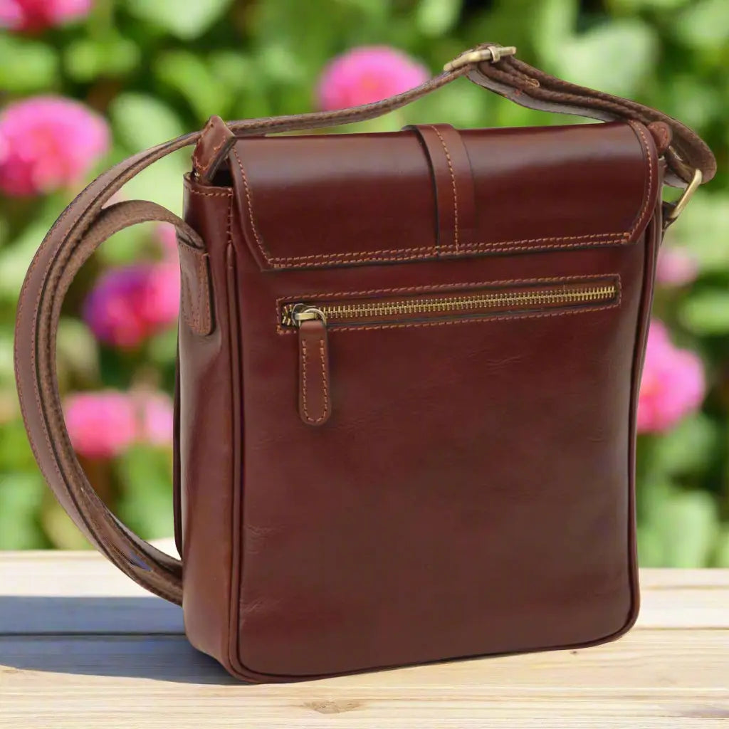 Small Leather Bag with Magnetic Closure | Travel & Casual