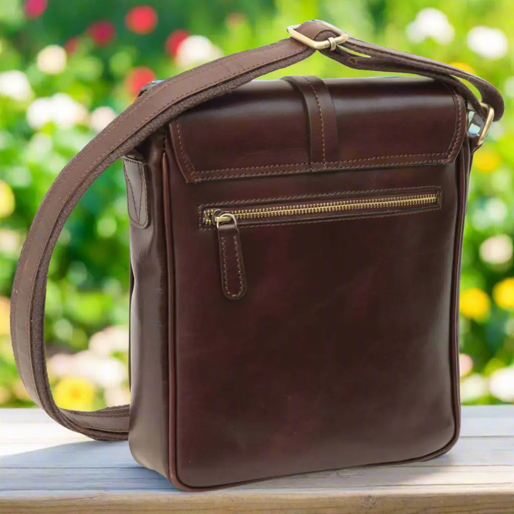 Small Leather Bag with Magnetic Closure | Travel & Casual