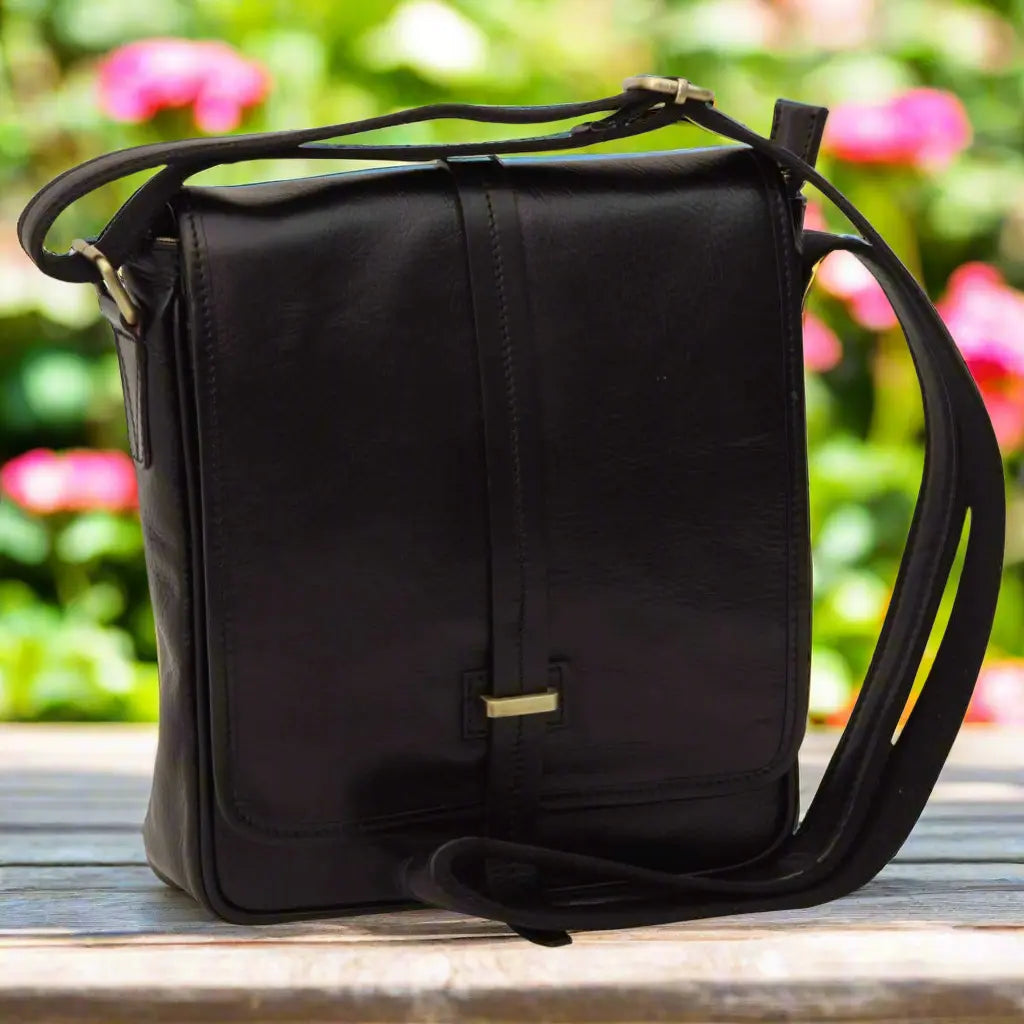 Small Leather Bag with Magnetic Closure | Travel & Casual