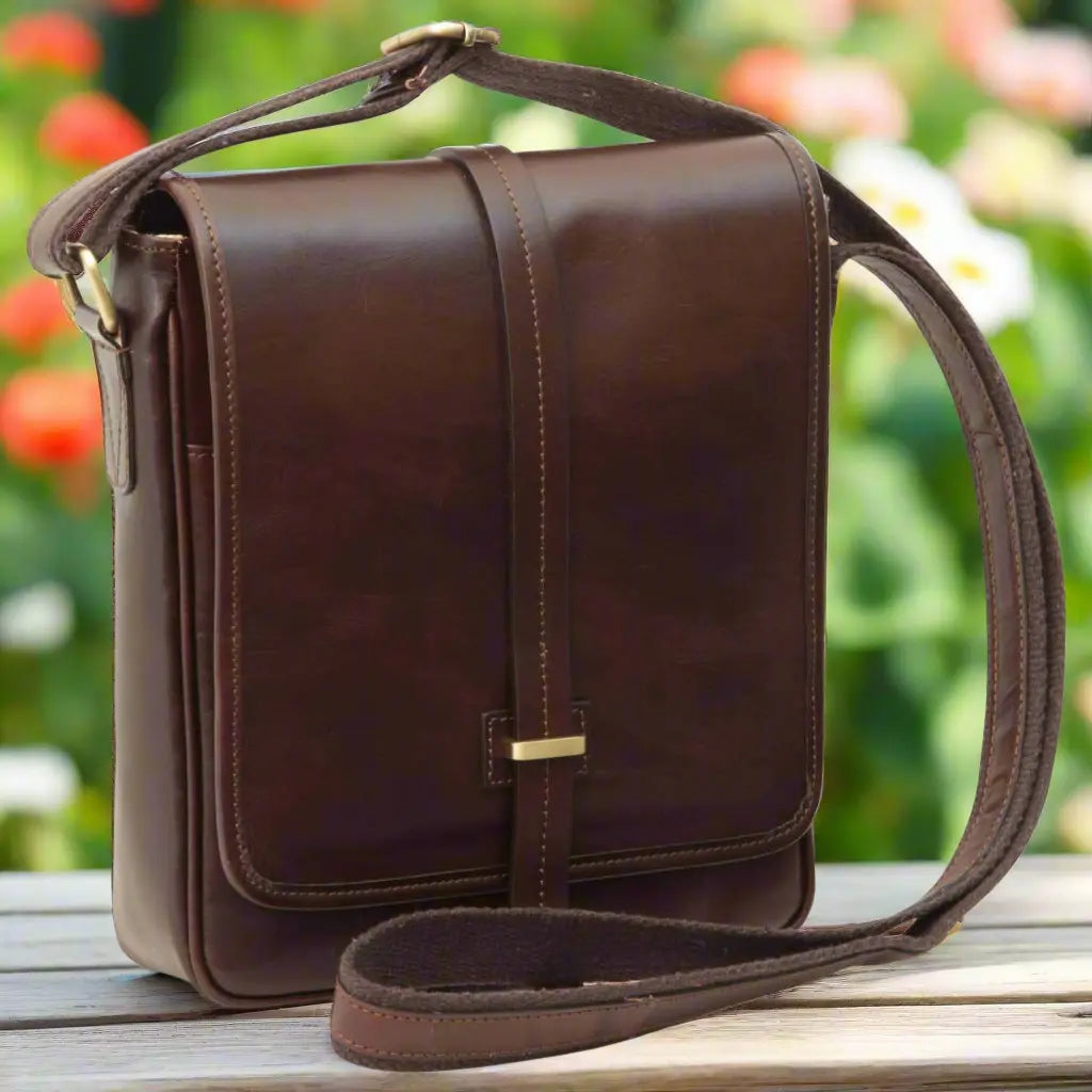 Small Leather Bag with Magnetic Closure | Travel & Casual